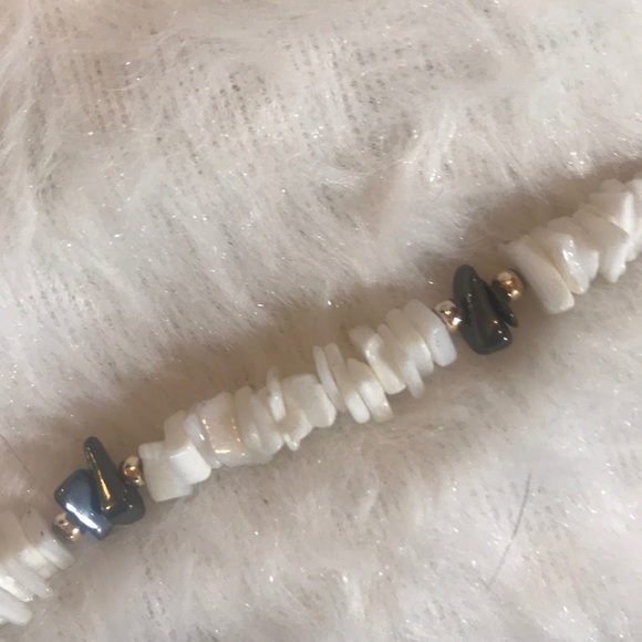 “PUKA SEASHELL” Vintage  Necklace With Bead Detail. - Picture 2 of 6